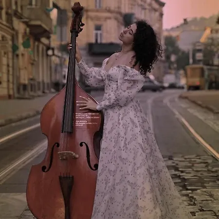 Center Contrabas Szálloda