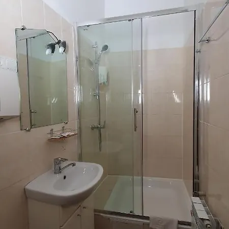 Hotel Center Contrabas