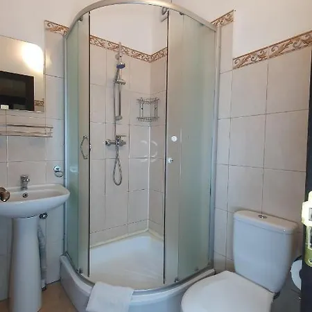 Hotel Center Contrabas 3*
