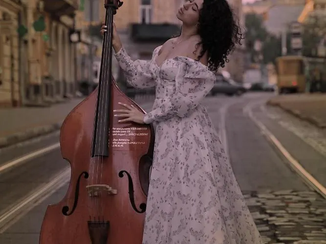 Center Contrabas ホテル